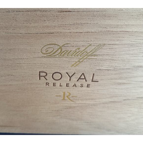 Davidoff Cigars Royal Release EMPTY Robusto Cigar Box Blue - Picture 3 of 5